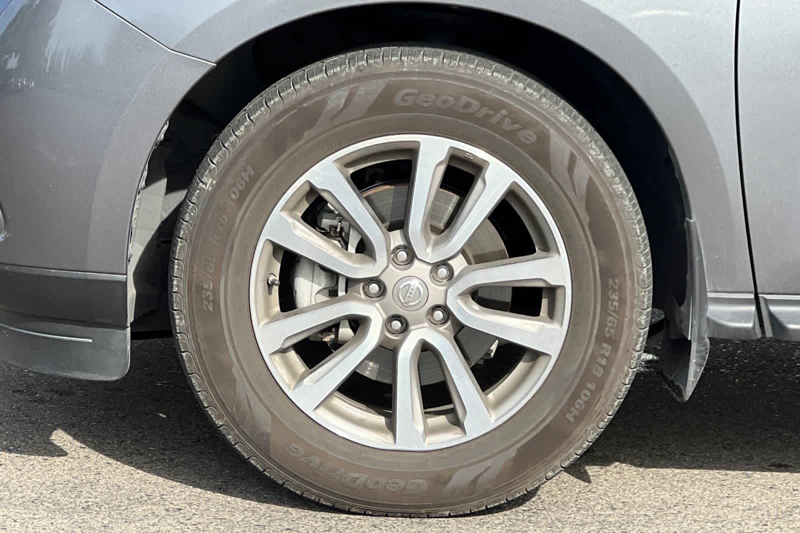 Thumbnail: 2015 Nissan Pathfinder - 12