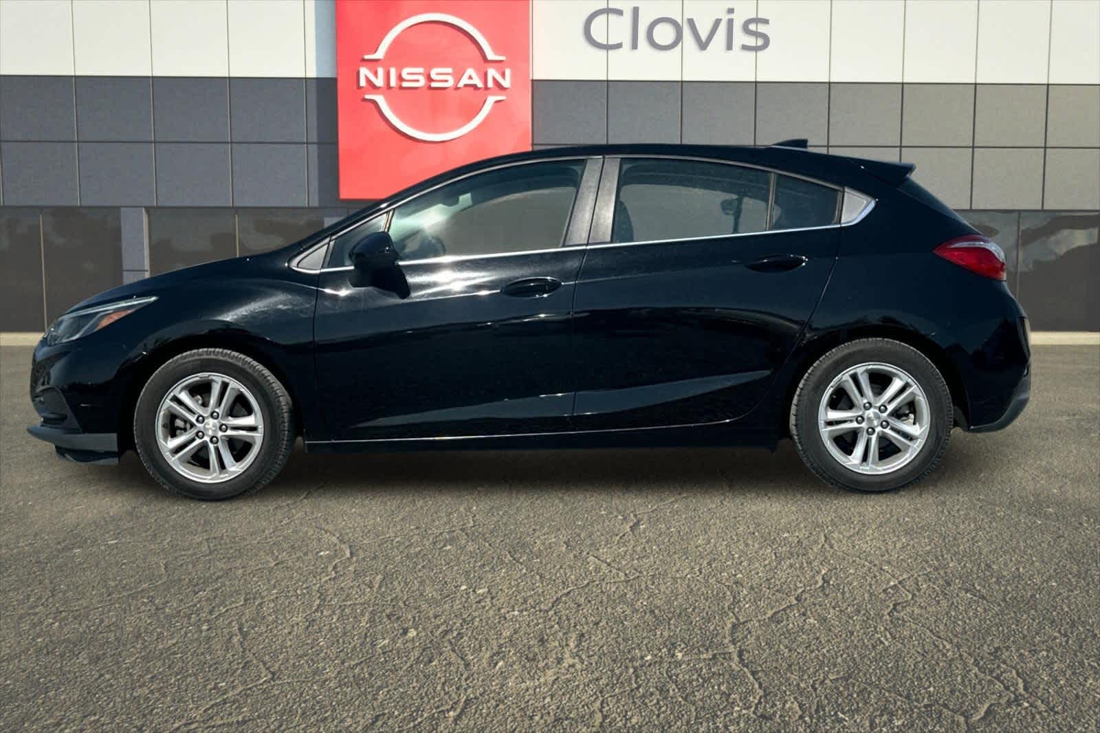Thumbnail: 2017 Chevrolet Cruze - 6