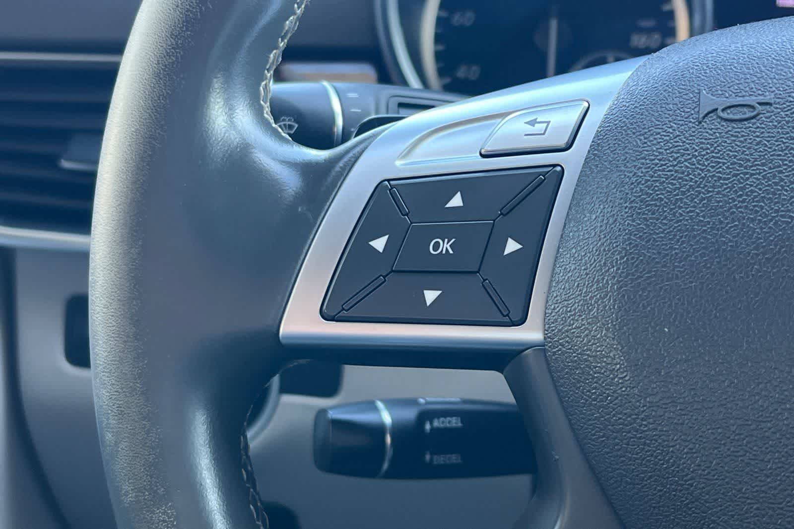 Thumbnail: 2012 Mercedes-Benz M-Class - 30