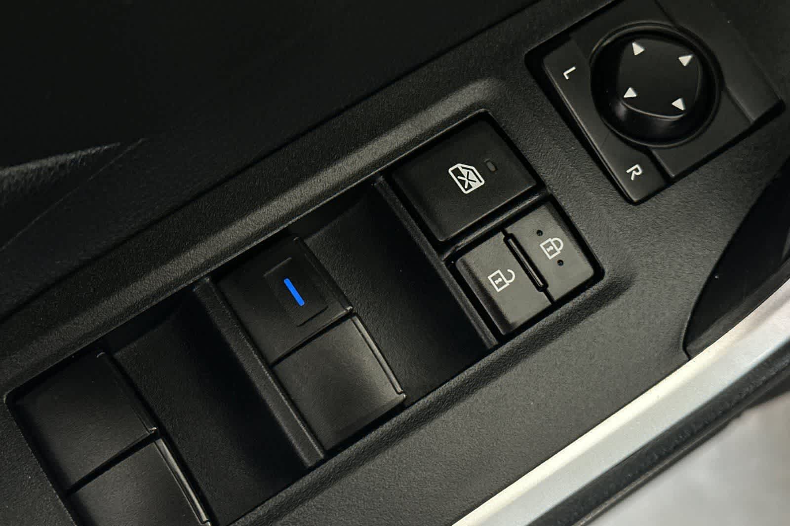 Thumbnail: 2020 Toyota RAV4 - 14