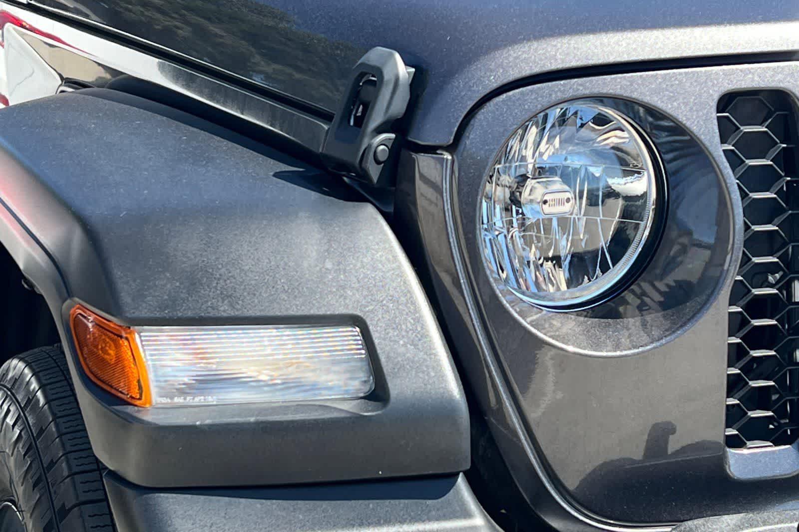 Thumbnail: 2024 Jeep Wrangler - 32