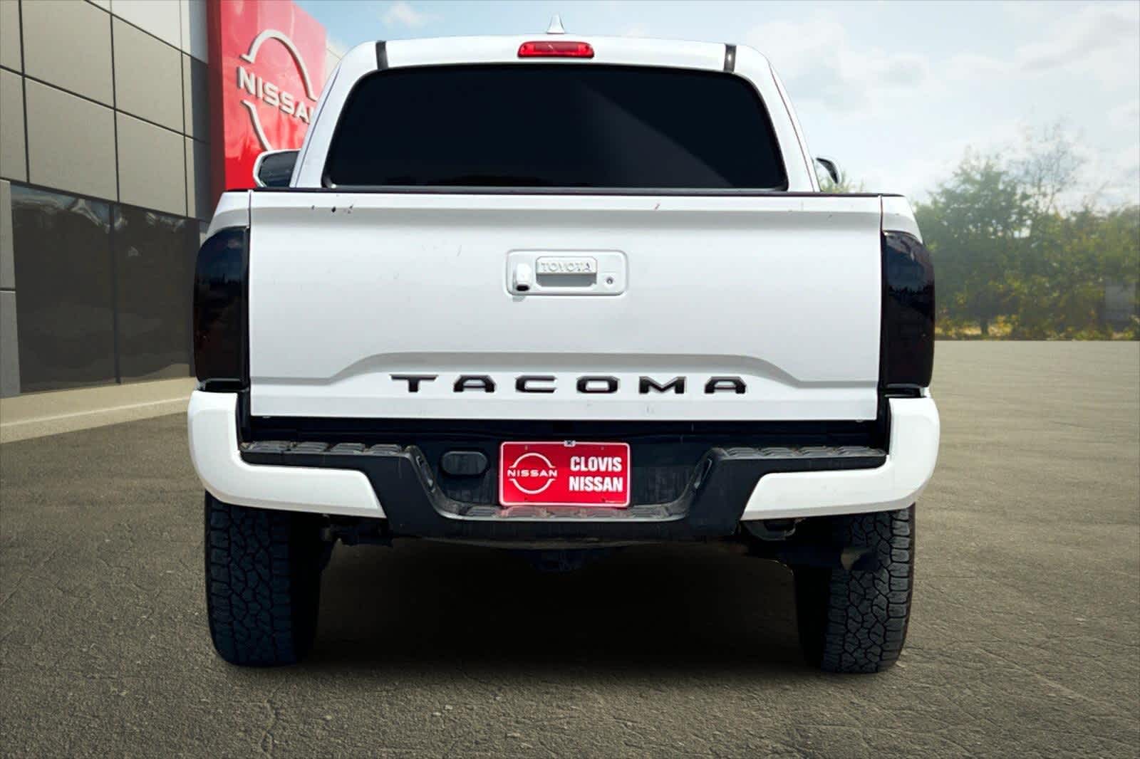 Thumbnail: 2022 Toyota Tacoma - 8