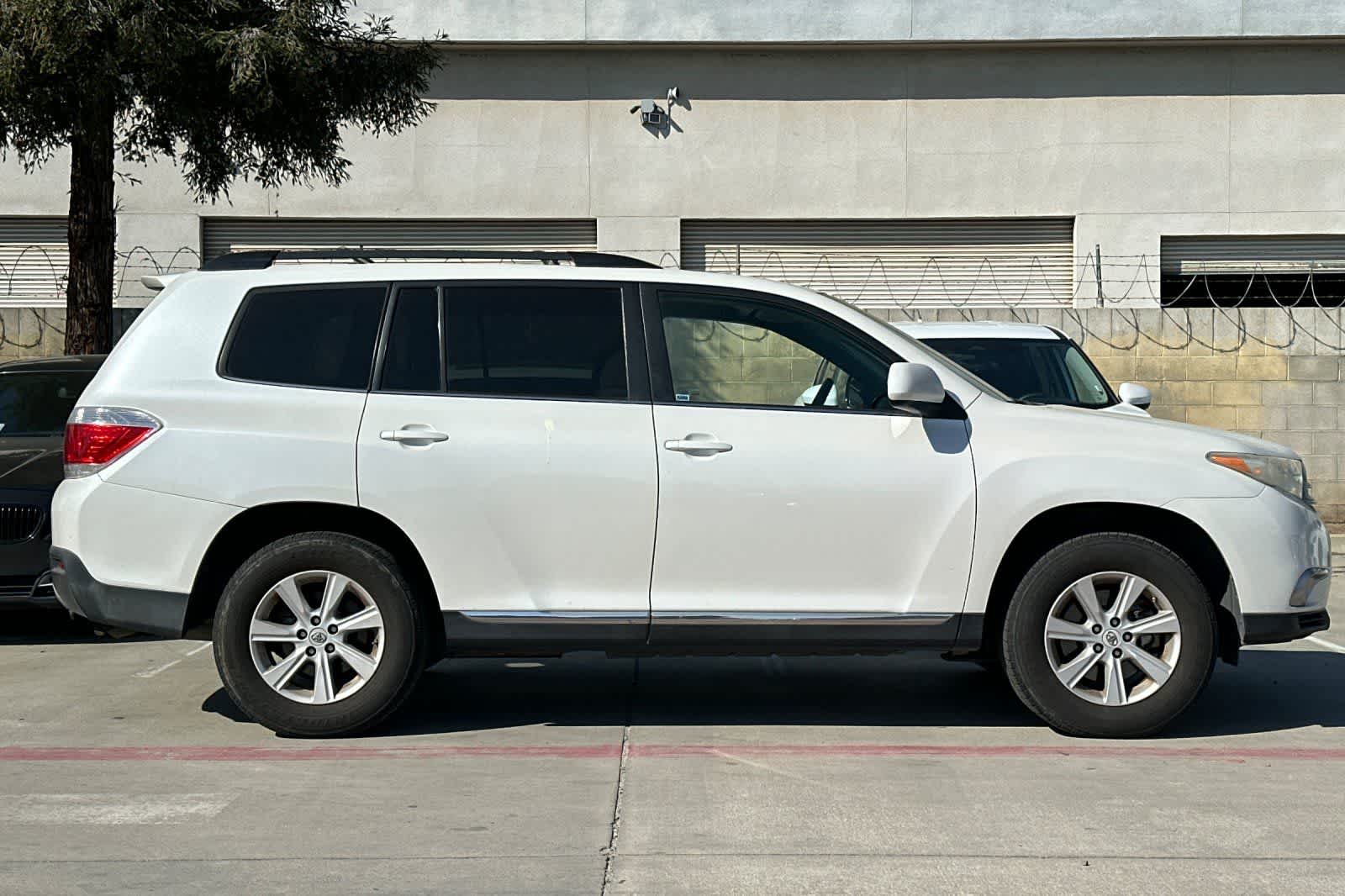 Thumbnail: 2011 Toyota Highlander - 9
