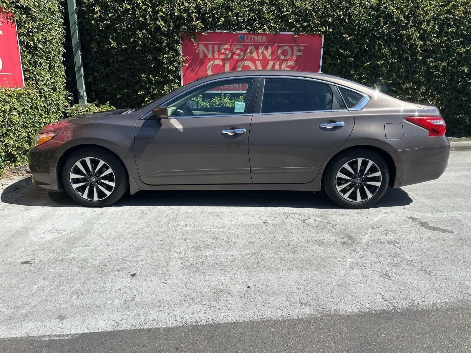 2016 Nissan Altima SV 14