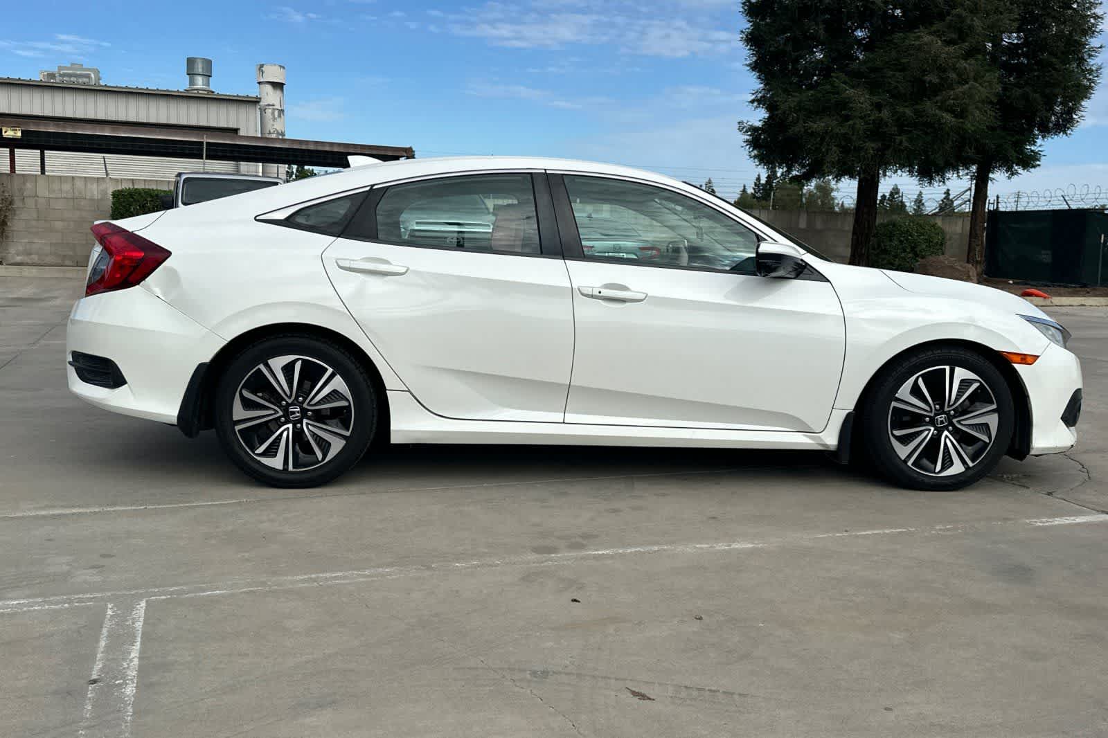 Thumbnail: 2017 Honda Civic - 9