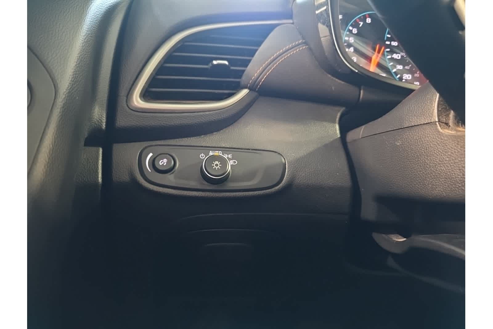 Thumbnail: 2018 Chevrolet Trax - 31