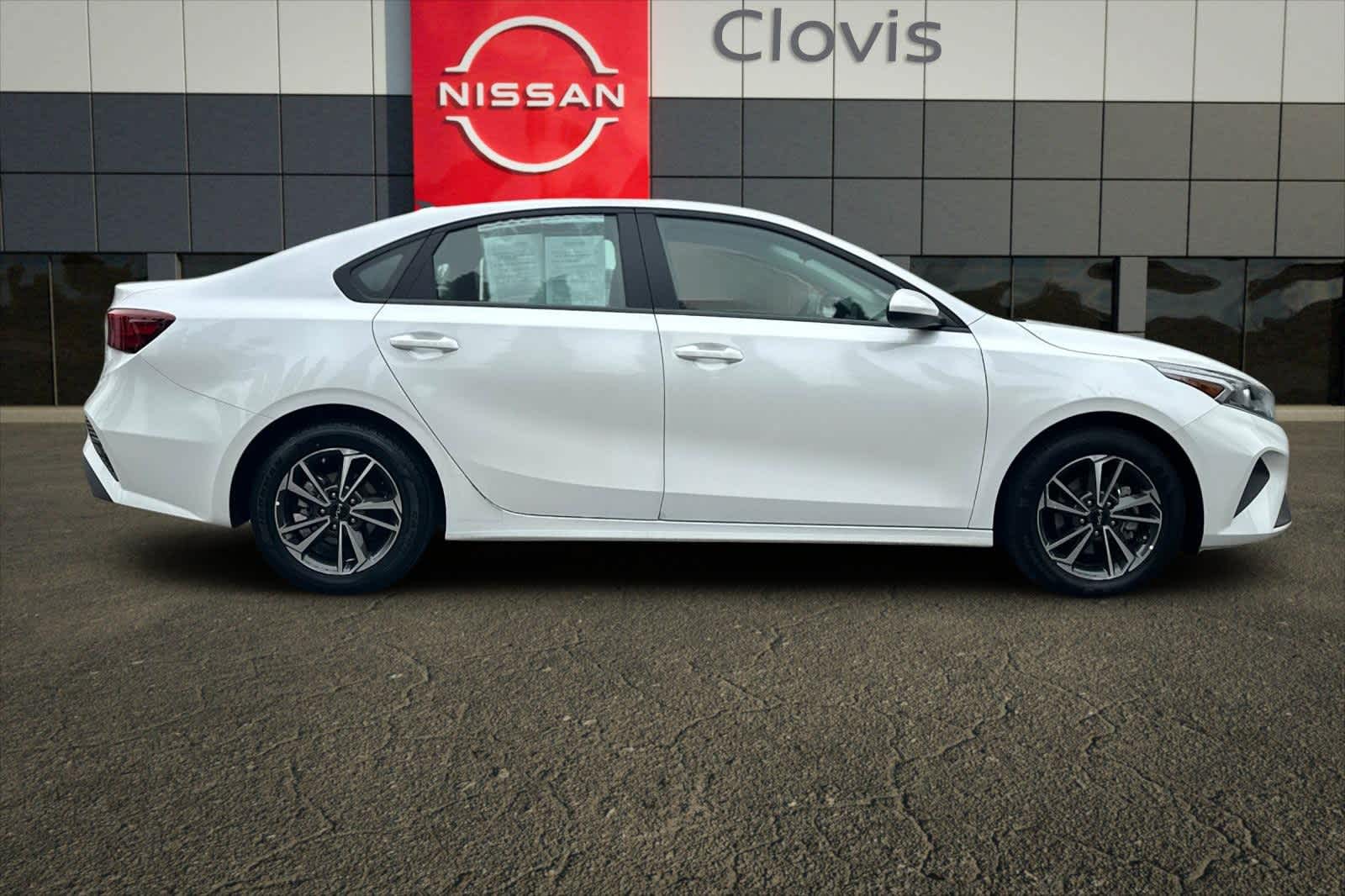 Thumbnail: 2024 Kia Forte - 9