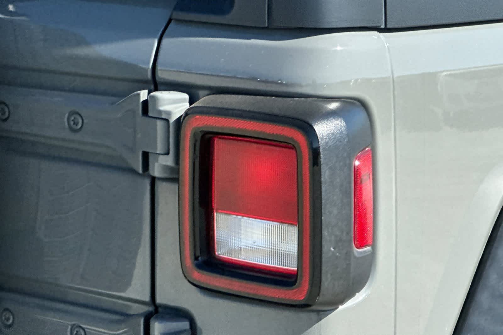 Thumbnail: 2019 Jeep Wrangler - 13