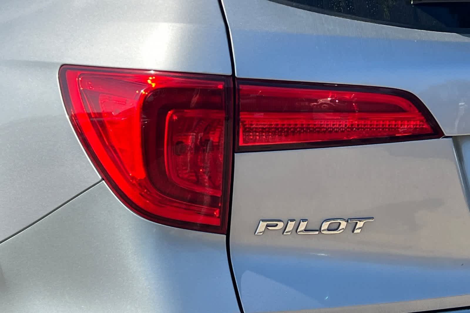 Thumbnail: 2018 Honda Pilot - 13