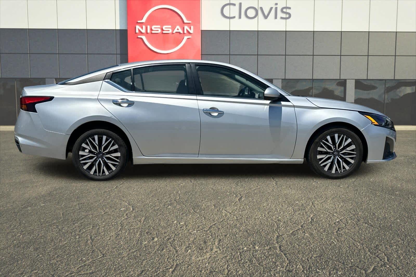 Thumbnail: 2023 Nissan Altima - 9