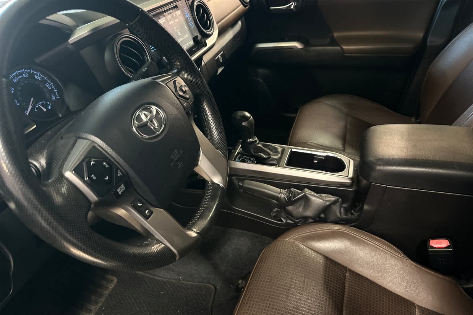 Thumbnail: 2016 Toyota Tacoma - 14
