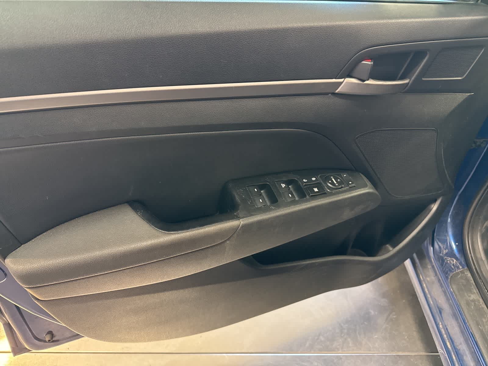 Thumbnail: 2017 Hyundai Elantra - 14