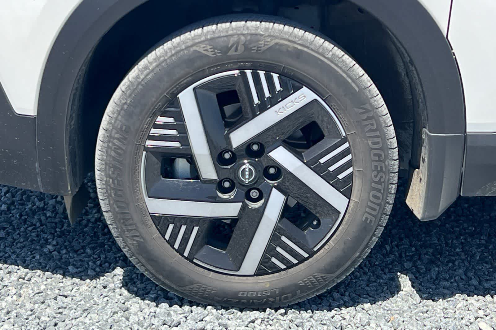 Thumbnail: 2025 Nissan Kicks - 12