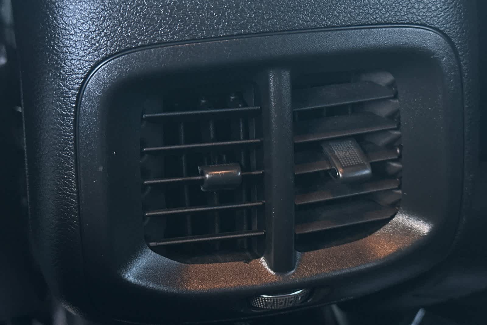 Thumbnail: 2017 Jeep Cherokee - 15