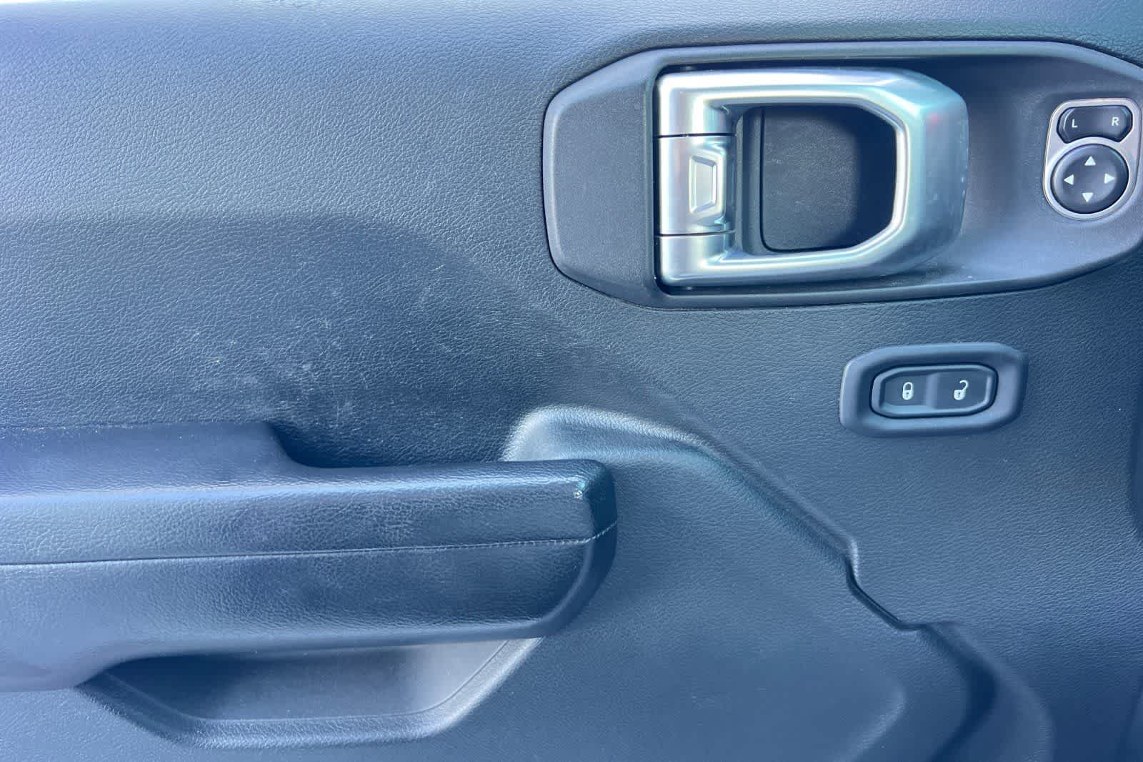 Thumbnail: 2020 Jeep Gladiator - 15