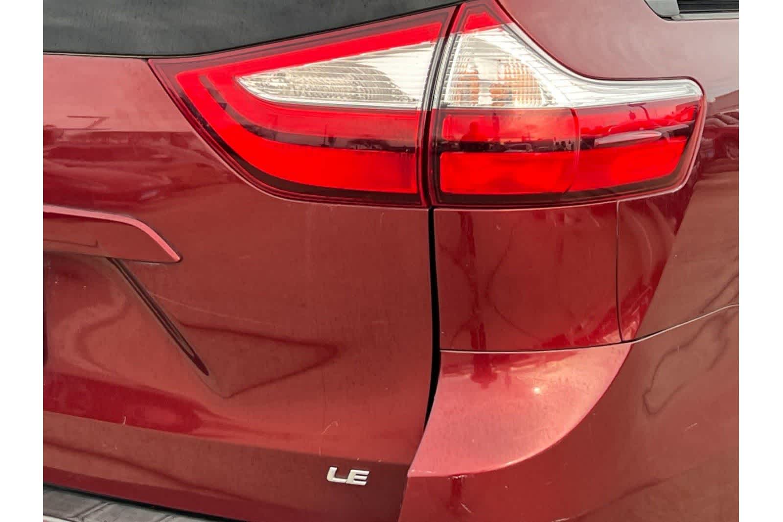 Thumbnail: 2017 Toyota Sienna - 29