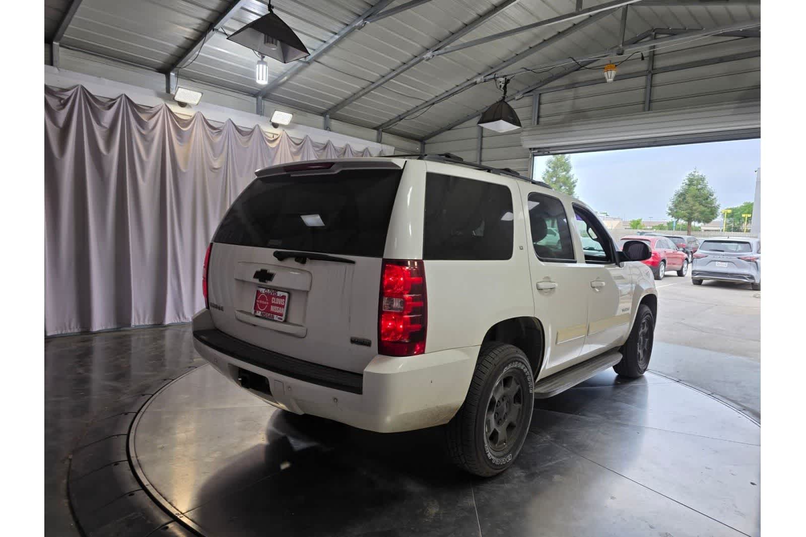 Thumbnail: 2010 Chevrolet Tahoe - 11