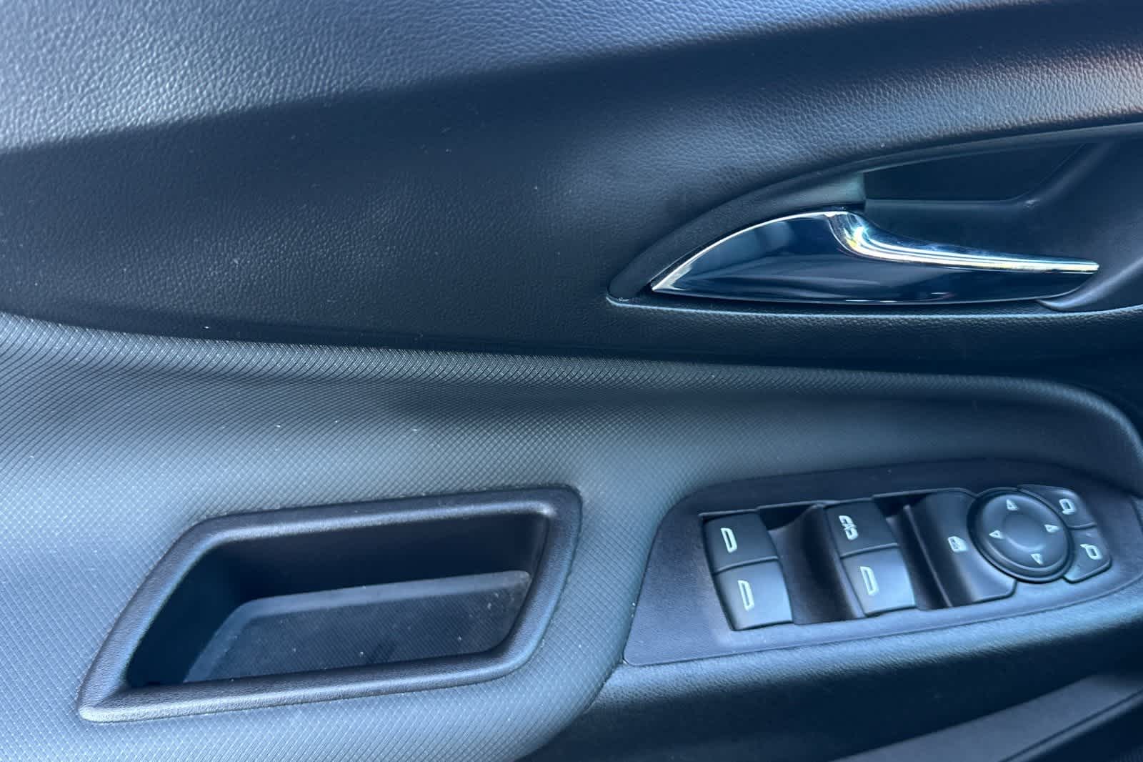 Thumbnail: 2022 Chevrolet Equinox - 4