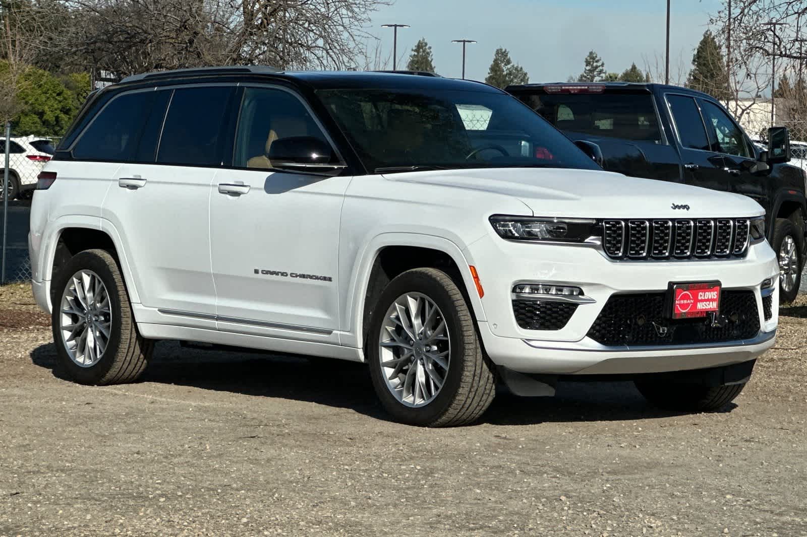 Thumbnail: 2023 Jeep Grand Cherokee - 10