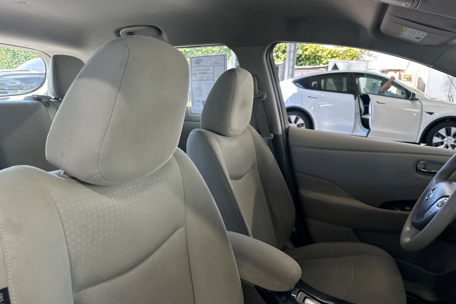 Thumbnail: 2011 Nissan Leaf - 19