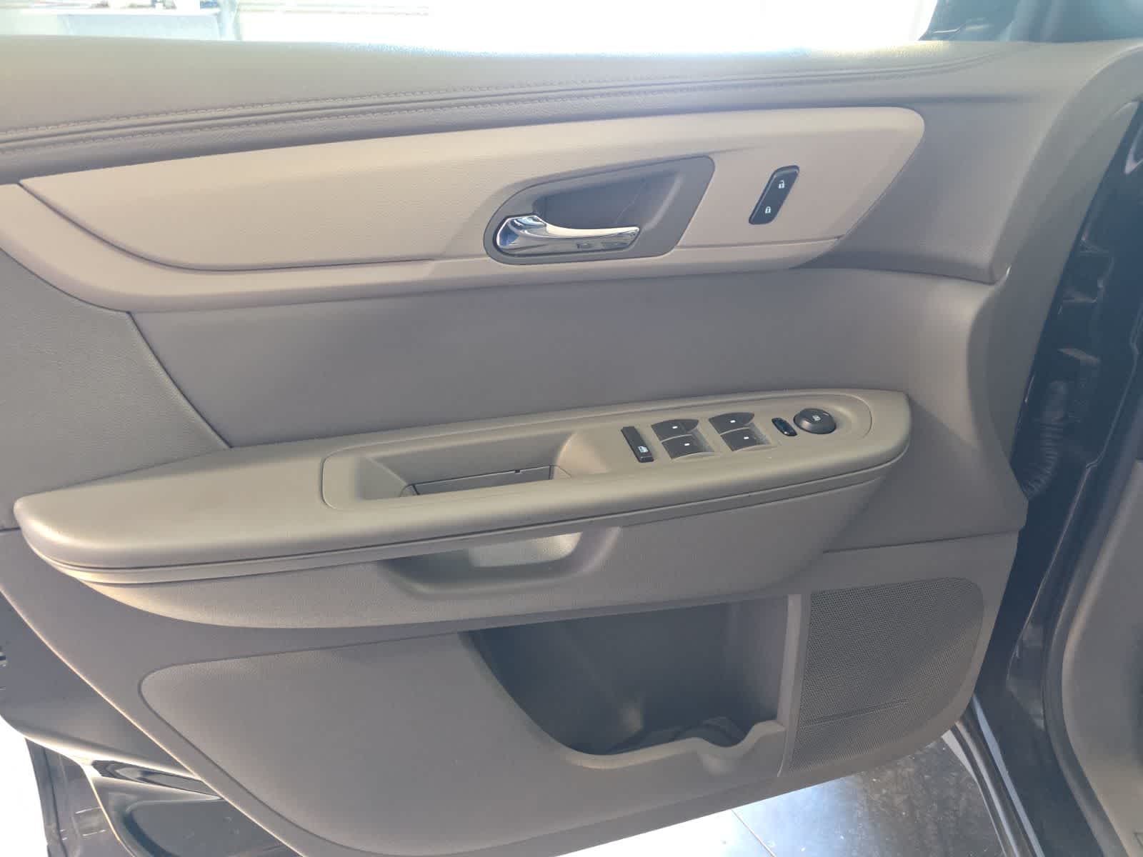 Thumbnail: 2016 Chevrolet Traverse - 17