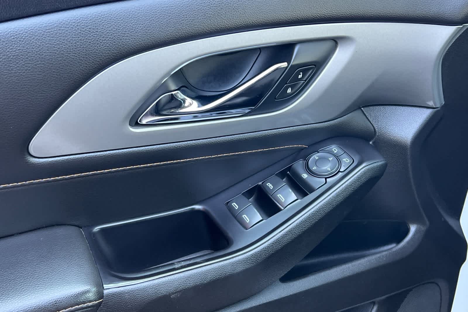 Thumbnail: 2020 Chevrolet Traverse - 13