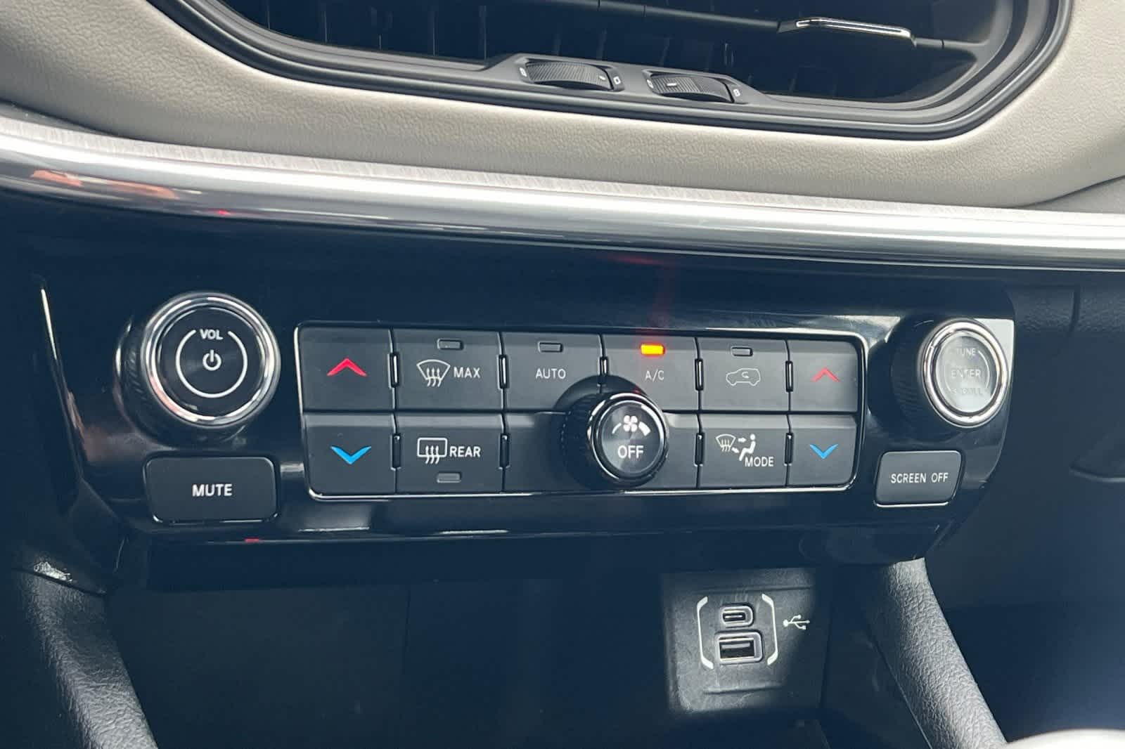 Thumbnail: 2023 Jeep Compass - 23