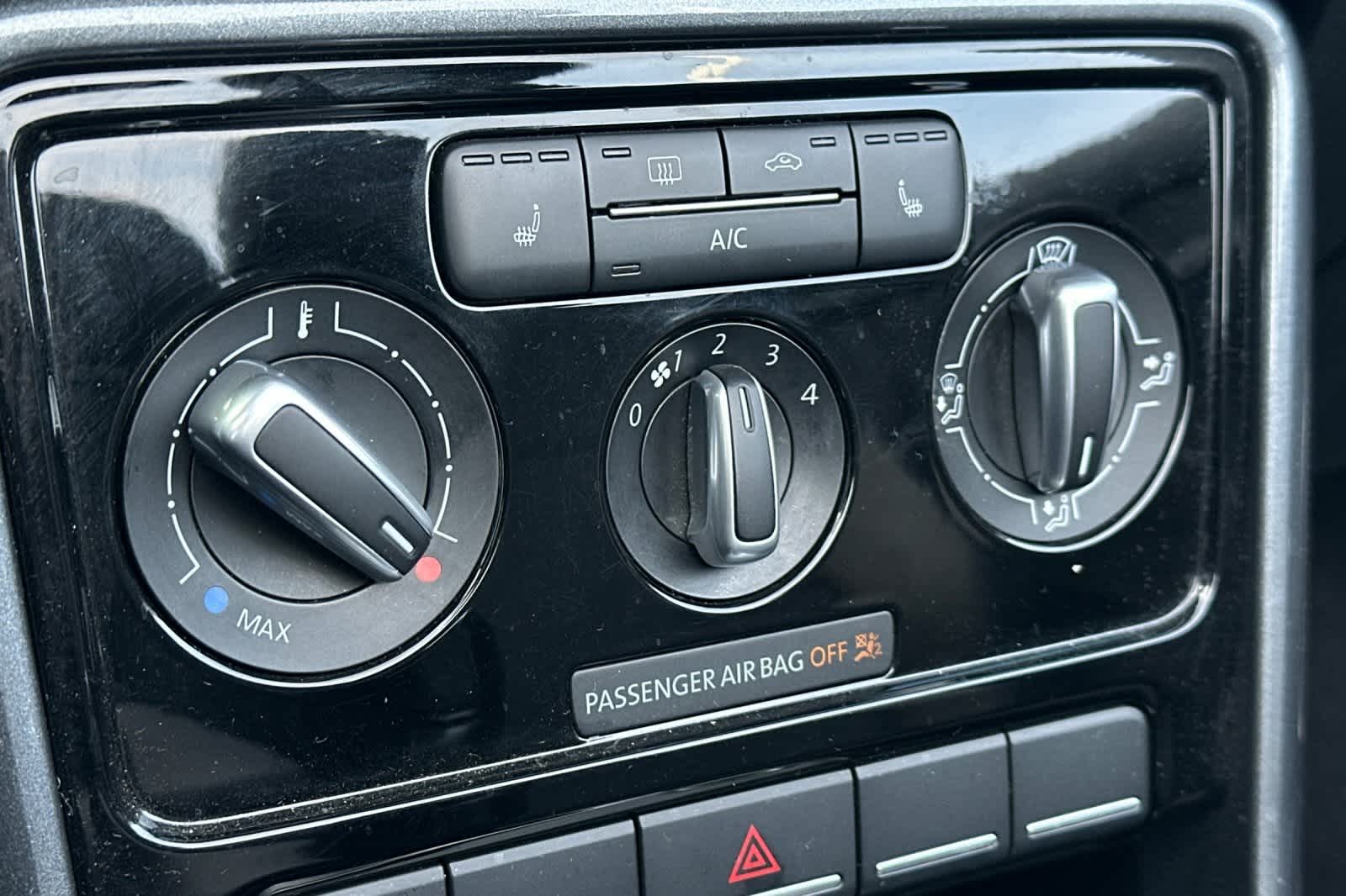 Thumbnail: 2018 Volkswagen Beetle - 21