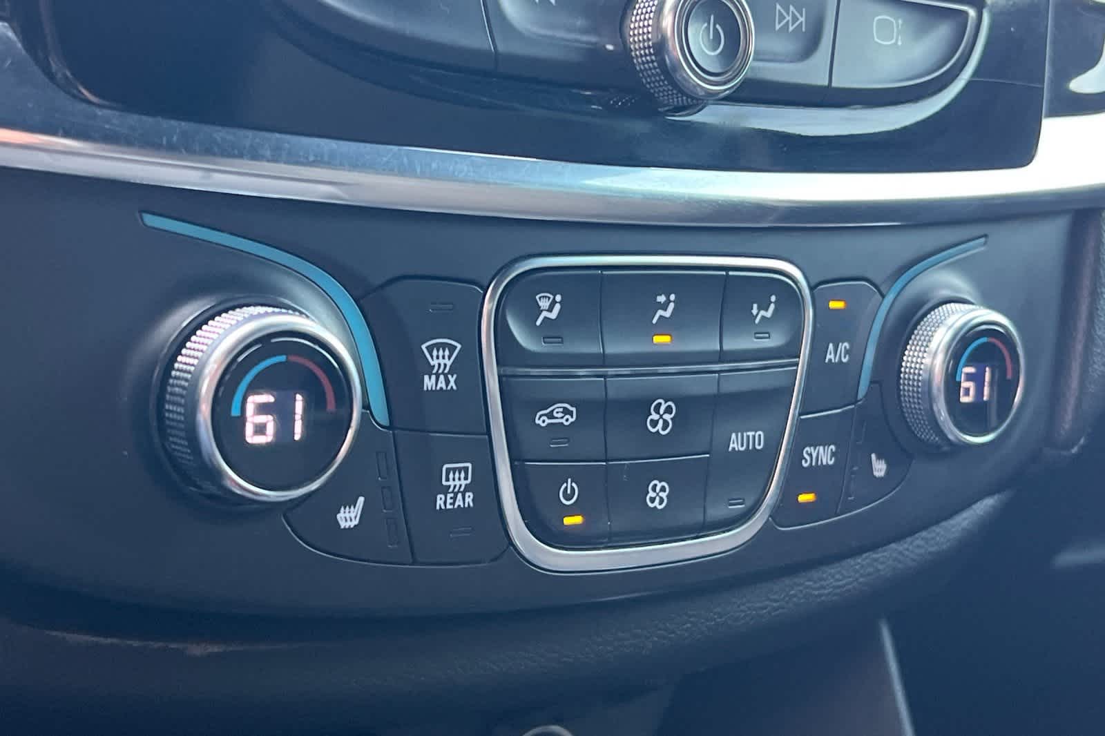 Thumbnail: 2023 Chevrolet Traverse - 22