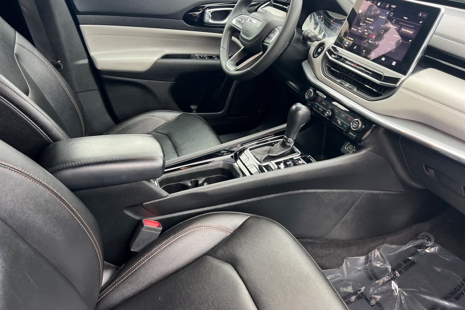 Thumbnail: 2023 Jeep Compass - 18