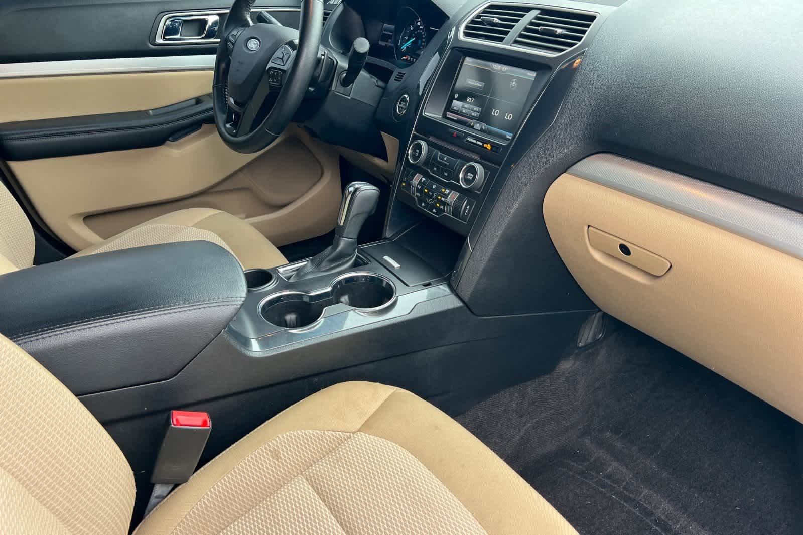 Thumbnail: 2016 Ford Explorer - 18