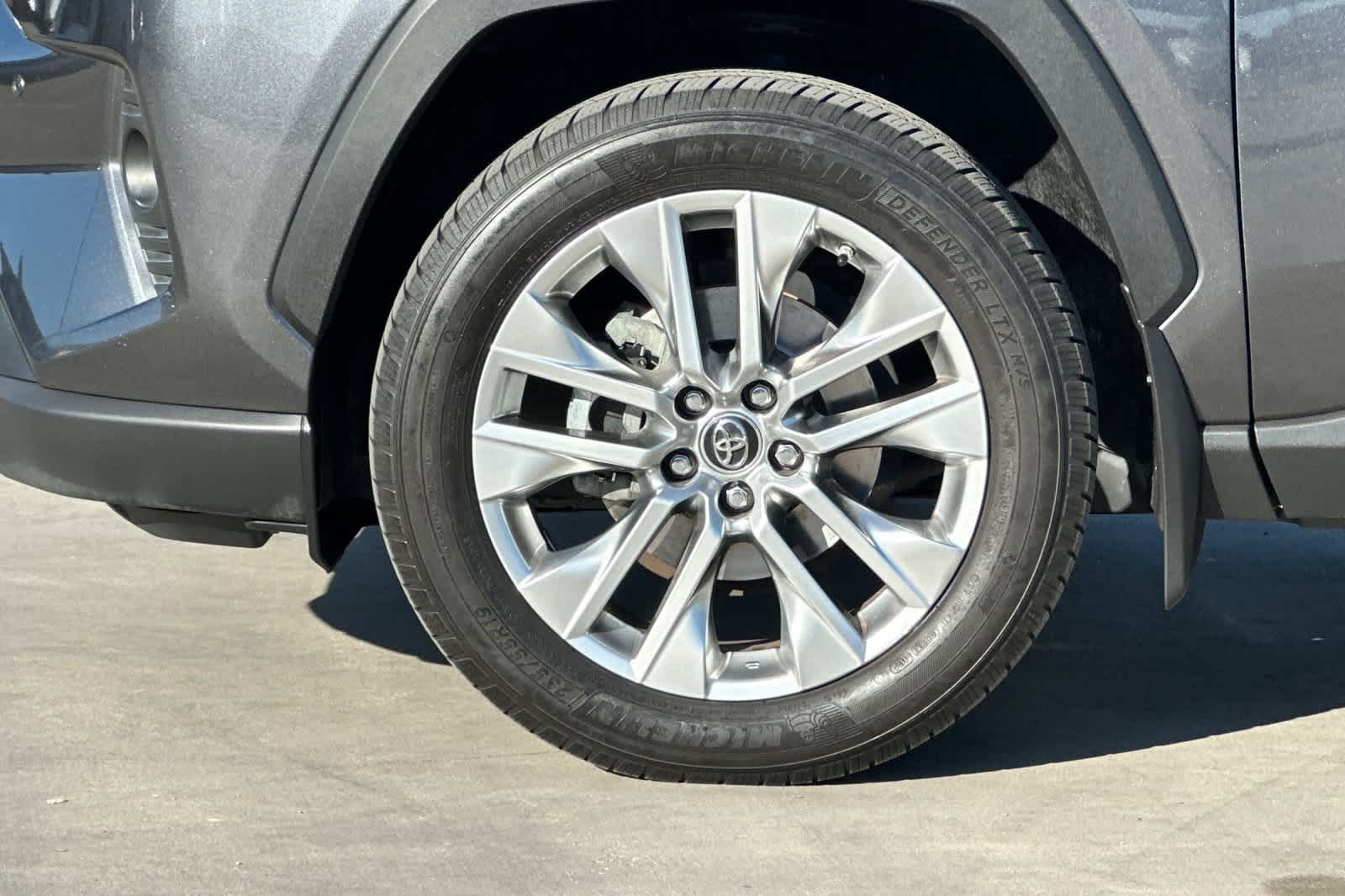 Thumbnail: 2019 Toyota RAV4 - 12