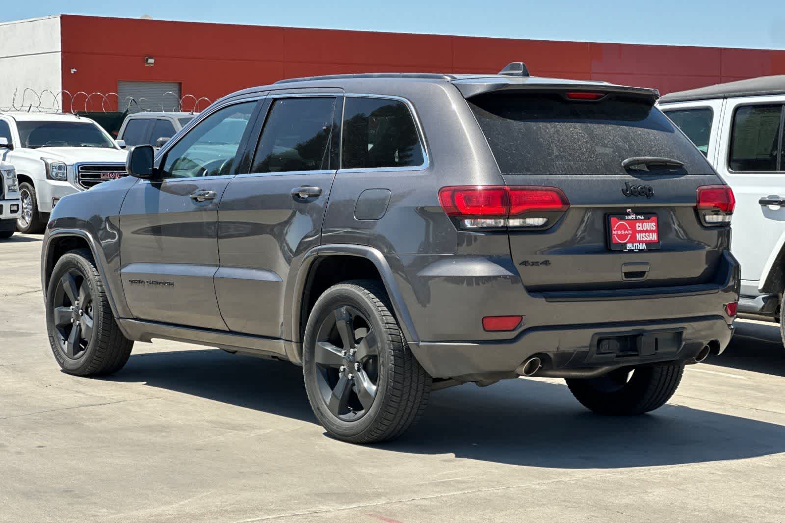 Thumbnail: 2015 Jeep Grand Cherokee - 7