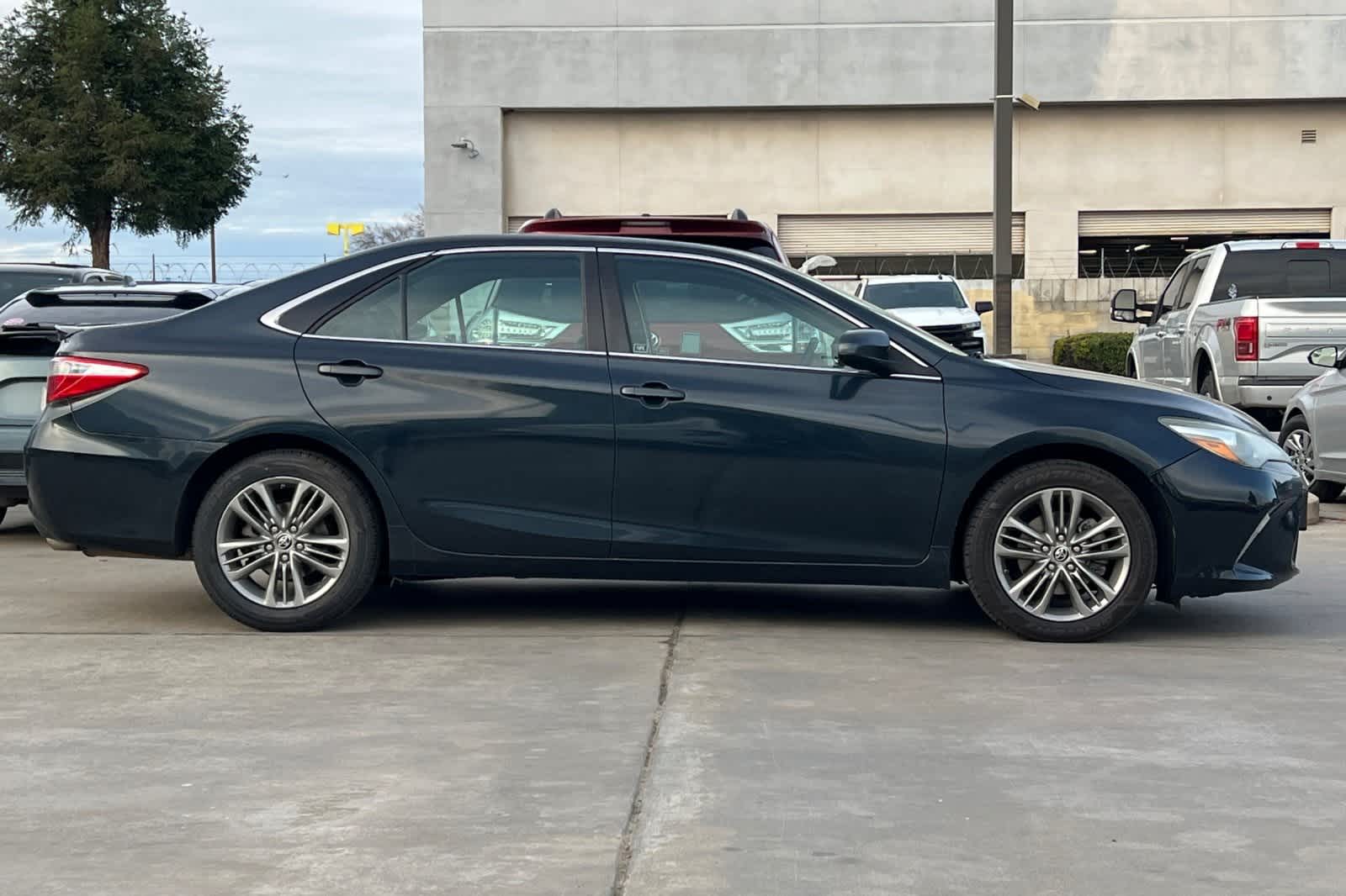 Thumbnail: 2016 Toyota Camry - 9