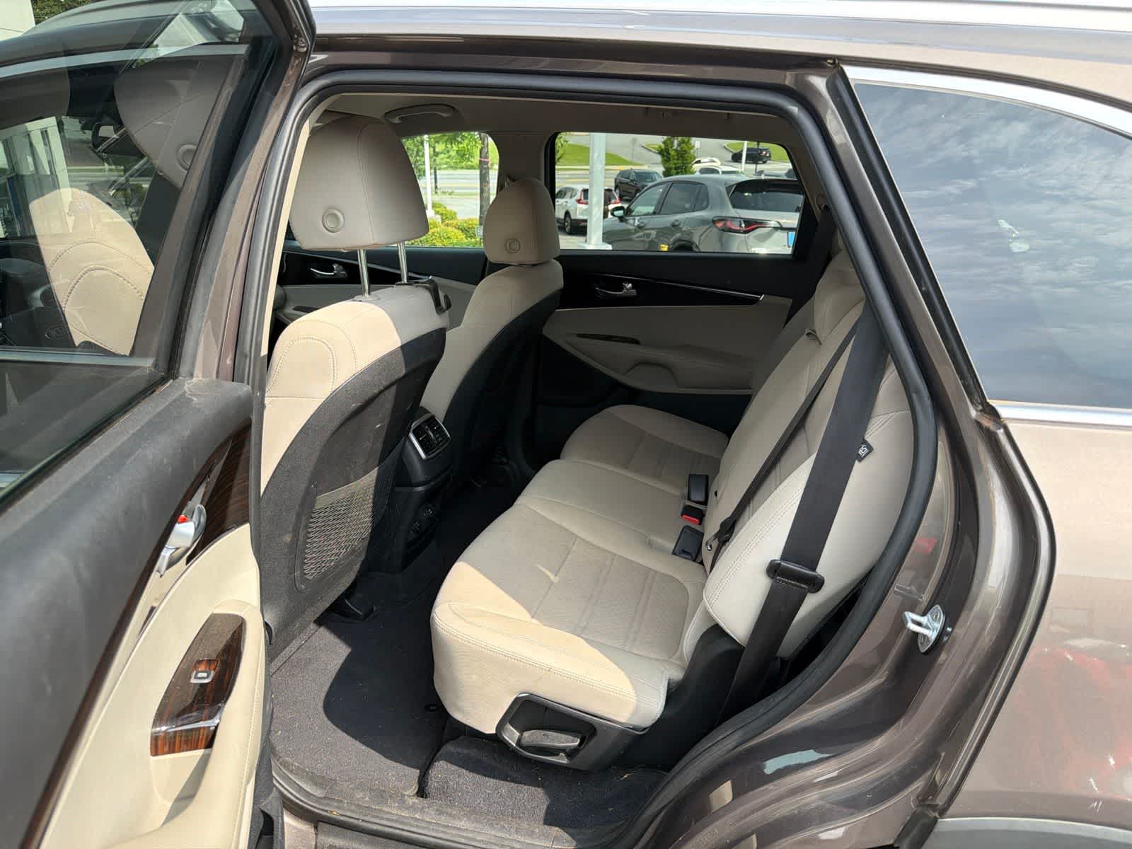 Thumbnail: 2019 Kia Sorento - 16