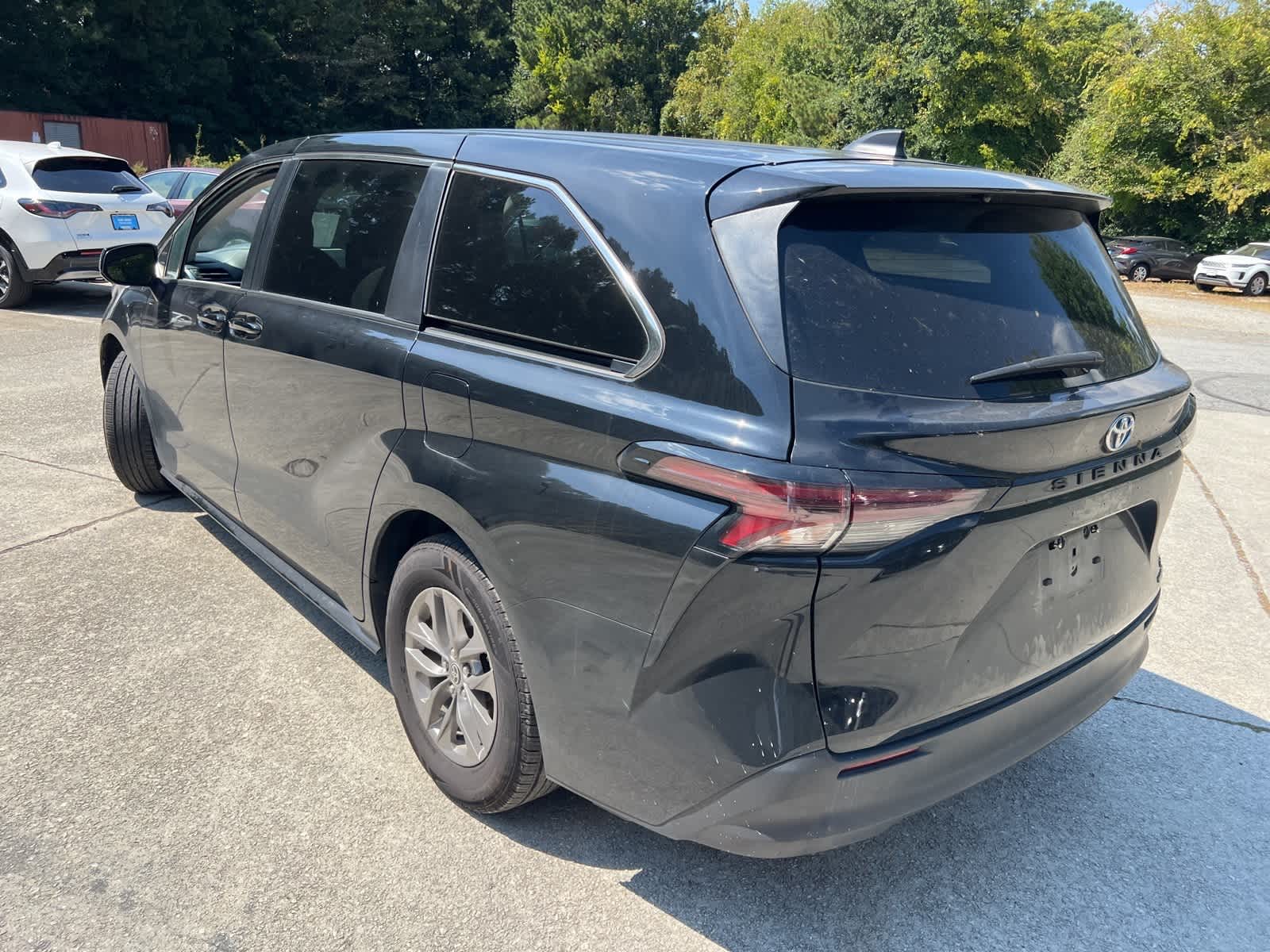 Thumbnail: 2023 Toyota Sienna - 8