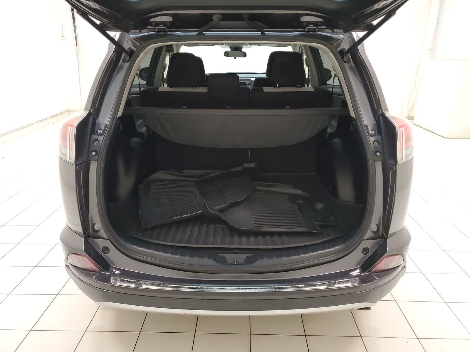 Thumbnail: 2018 Toyota RAV4 - 21