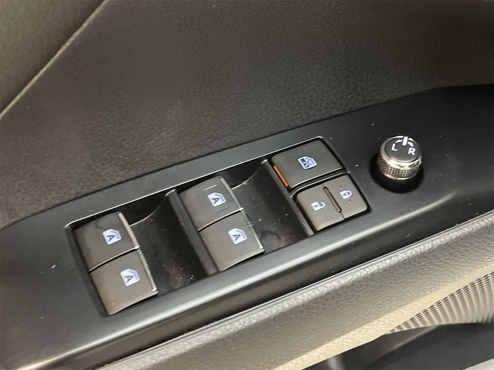 Thumbnail: 2019 Toyota Camry - 16