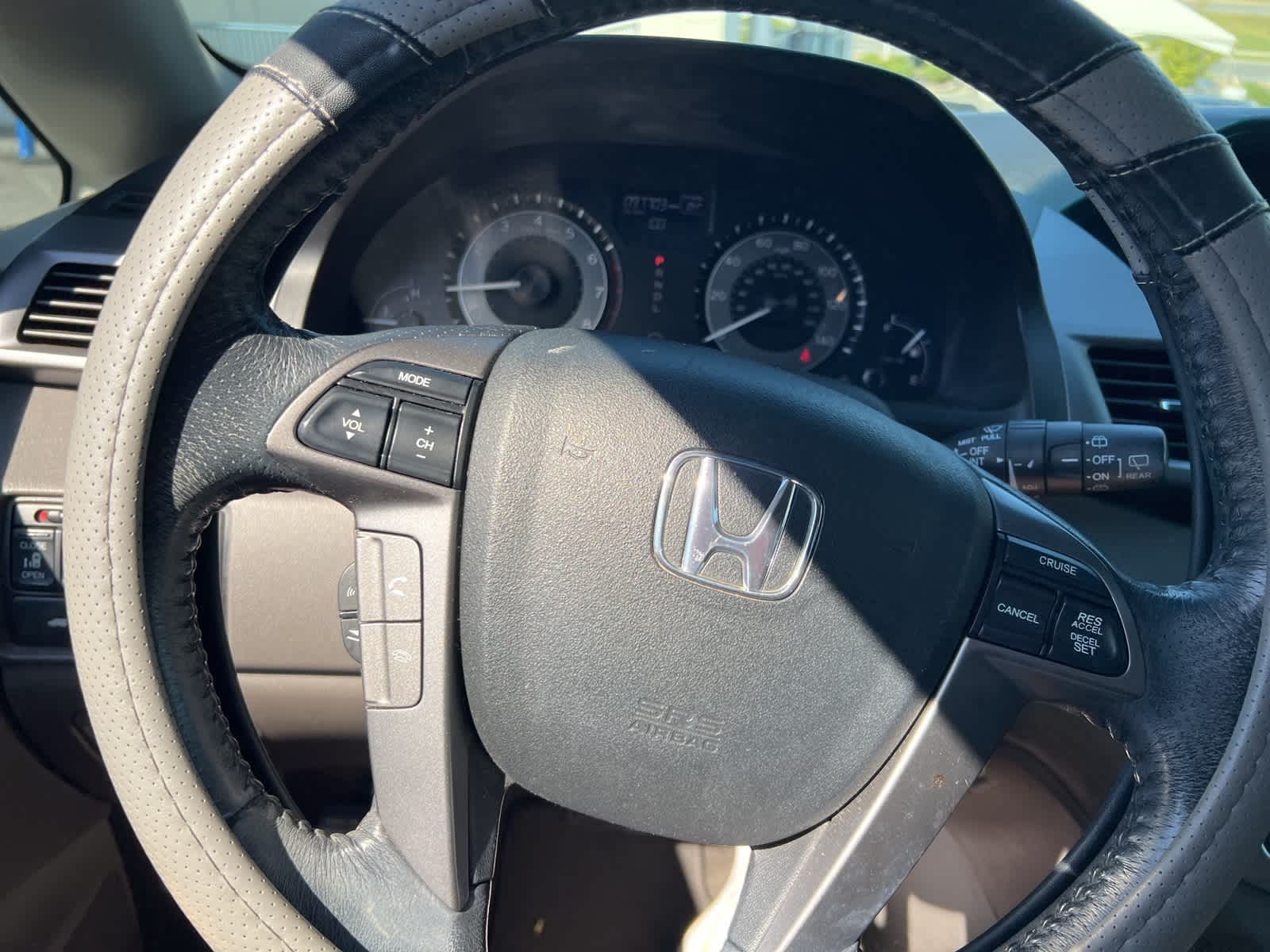 Thumbnail: 2011 Honda Odyssey - 21