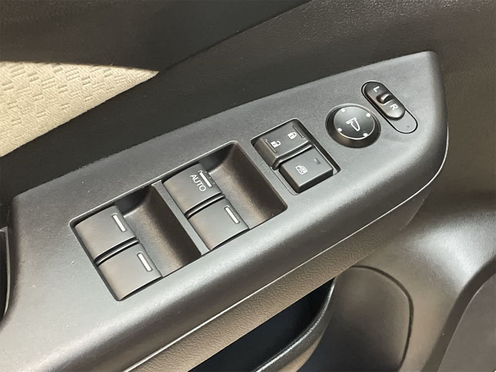 Thumbnail: 2016 Honda CR-V - 17