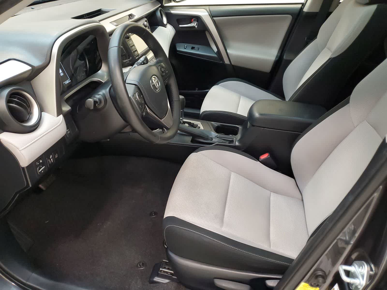 Thumbnail: 2018 Toyota RAV4 - 17