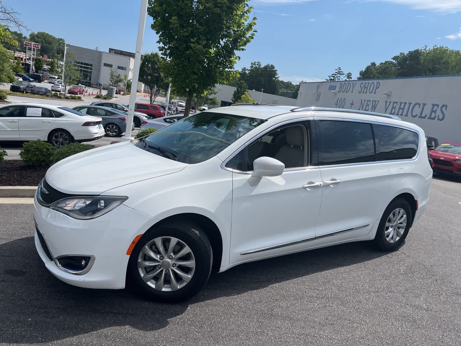 Thumbnail: 2019 Chrysler Pacifica - 3