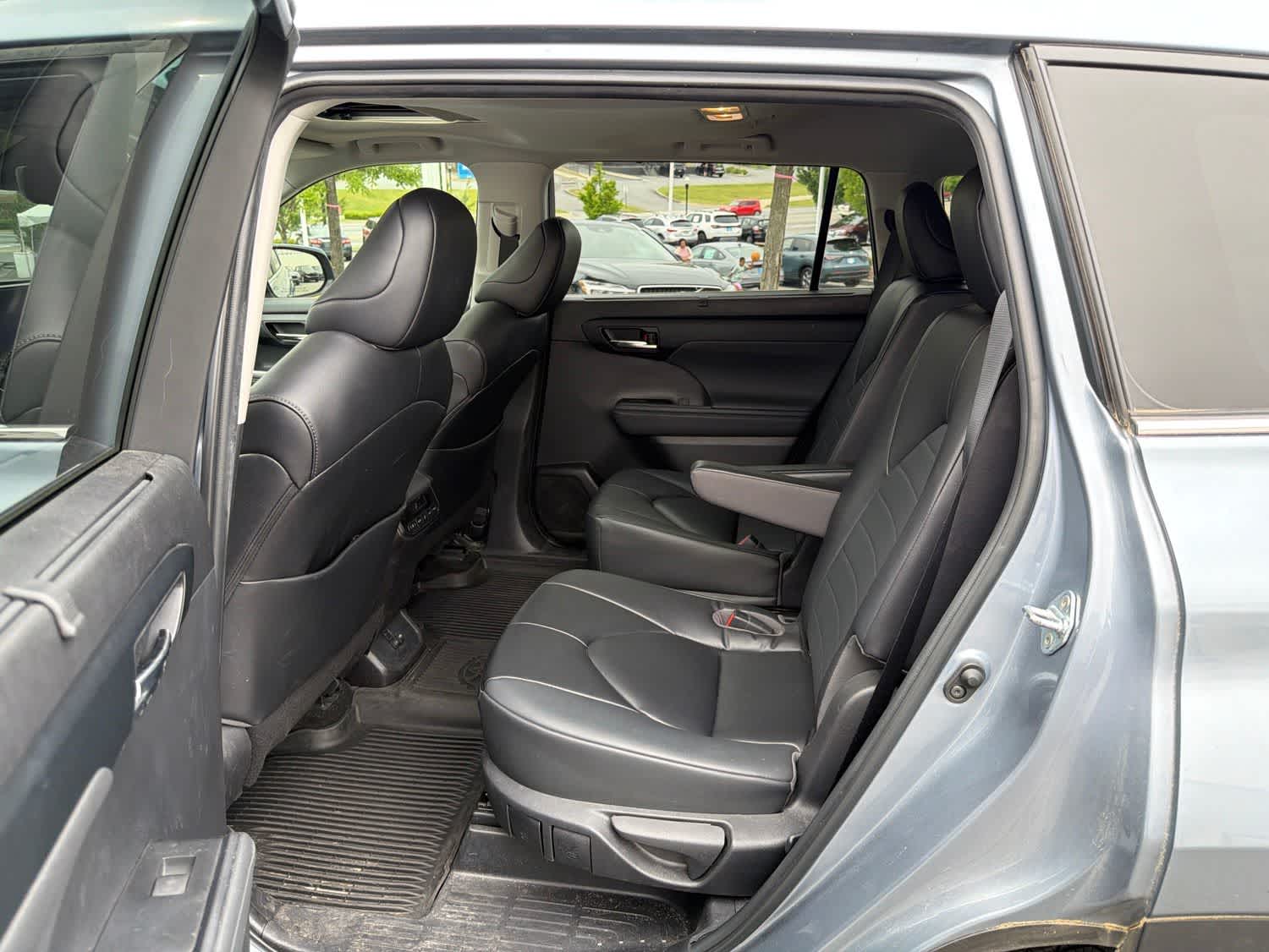 Thumbnail: 2023 Toyota Highlander - 15
