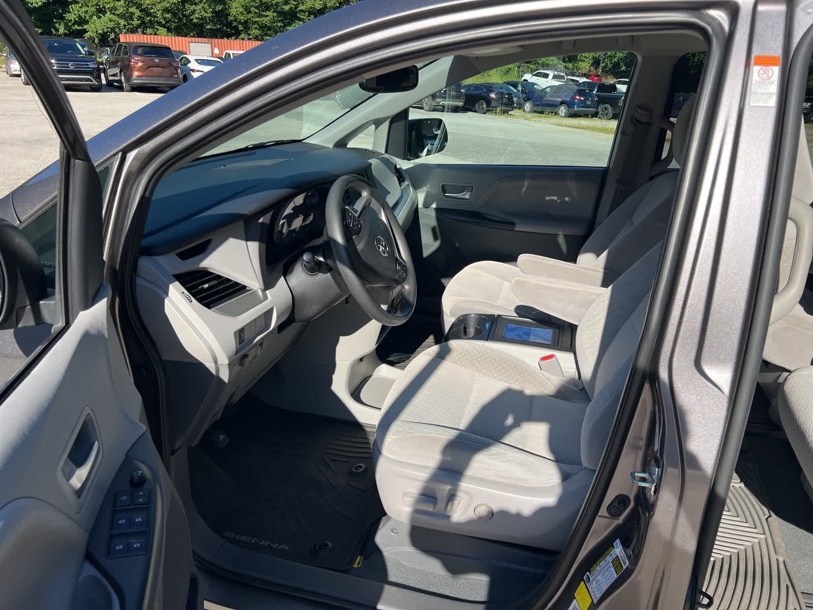 Thumbnail: 2020 Toyota Sienna - 15