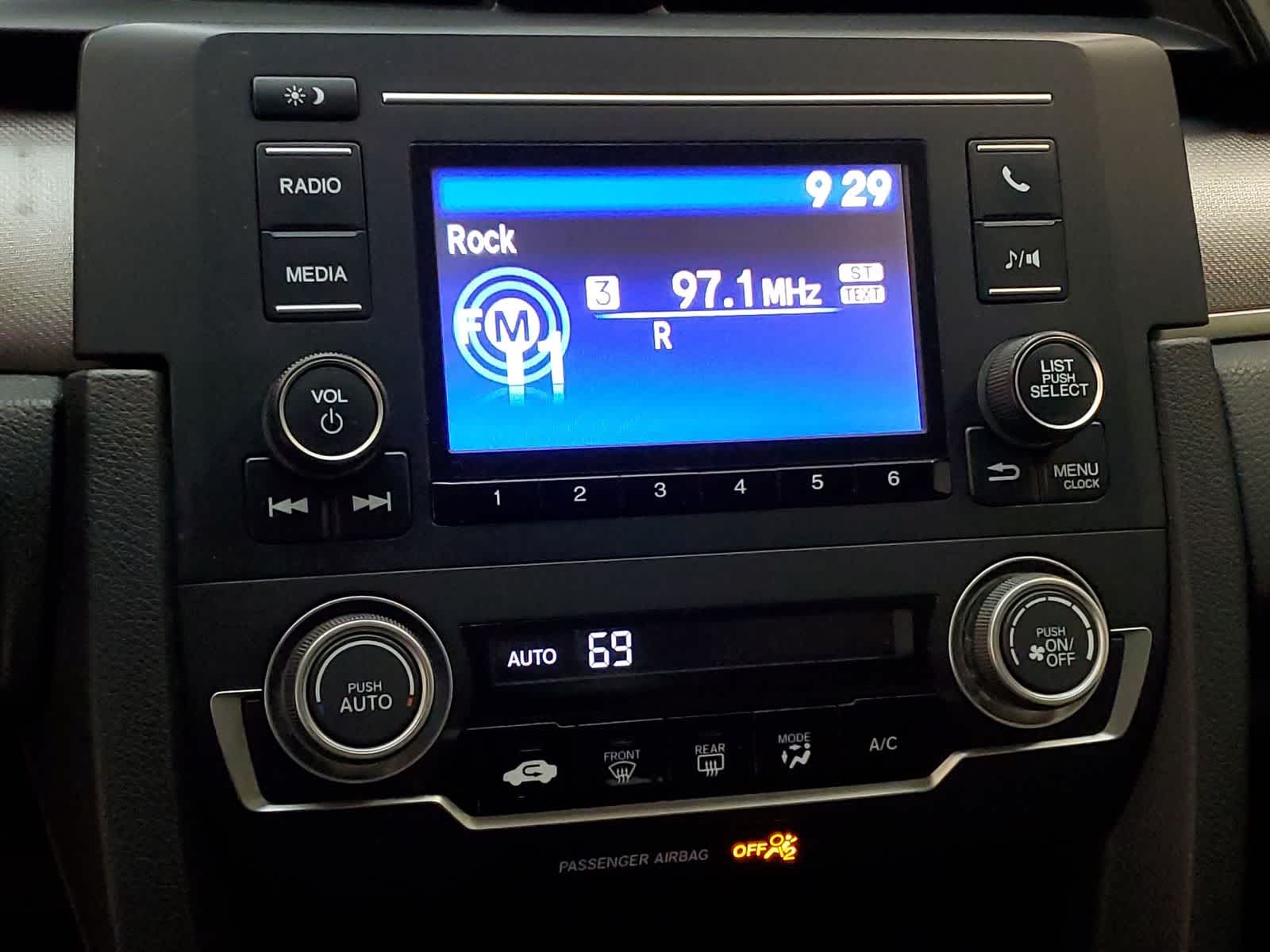 Thumbnail: 2016 Honda Civic - 4