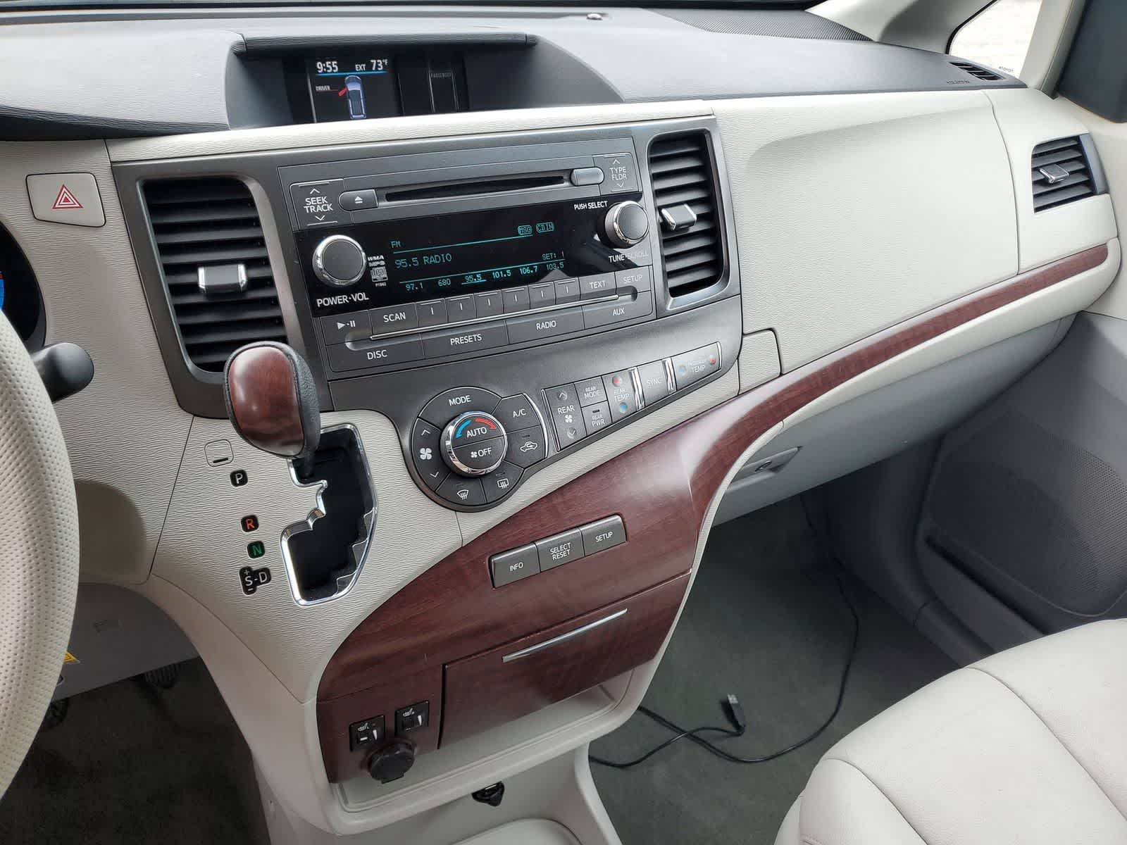 Thumbnail: 2013 Toyota Sienna - 28