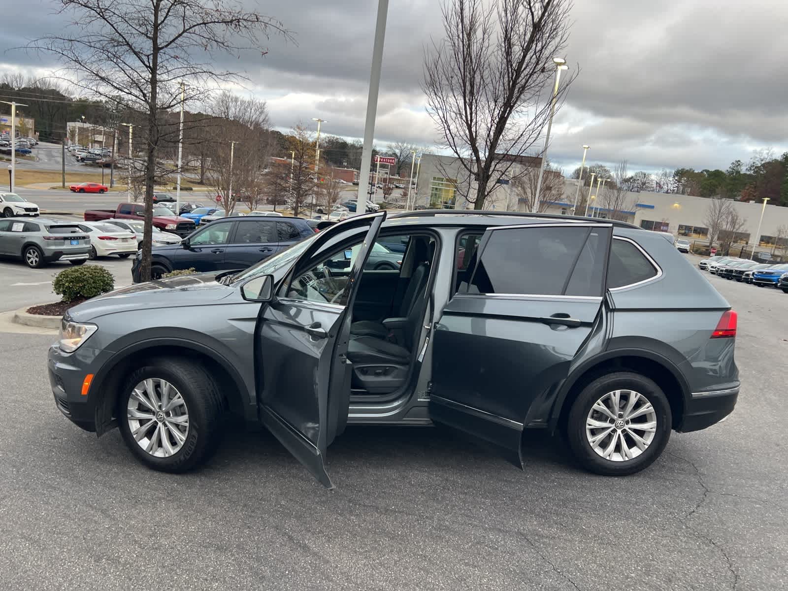 Thumbnail: 2018 Volkswagen Tiguan - 17