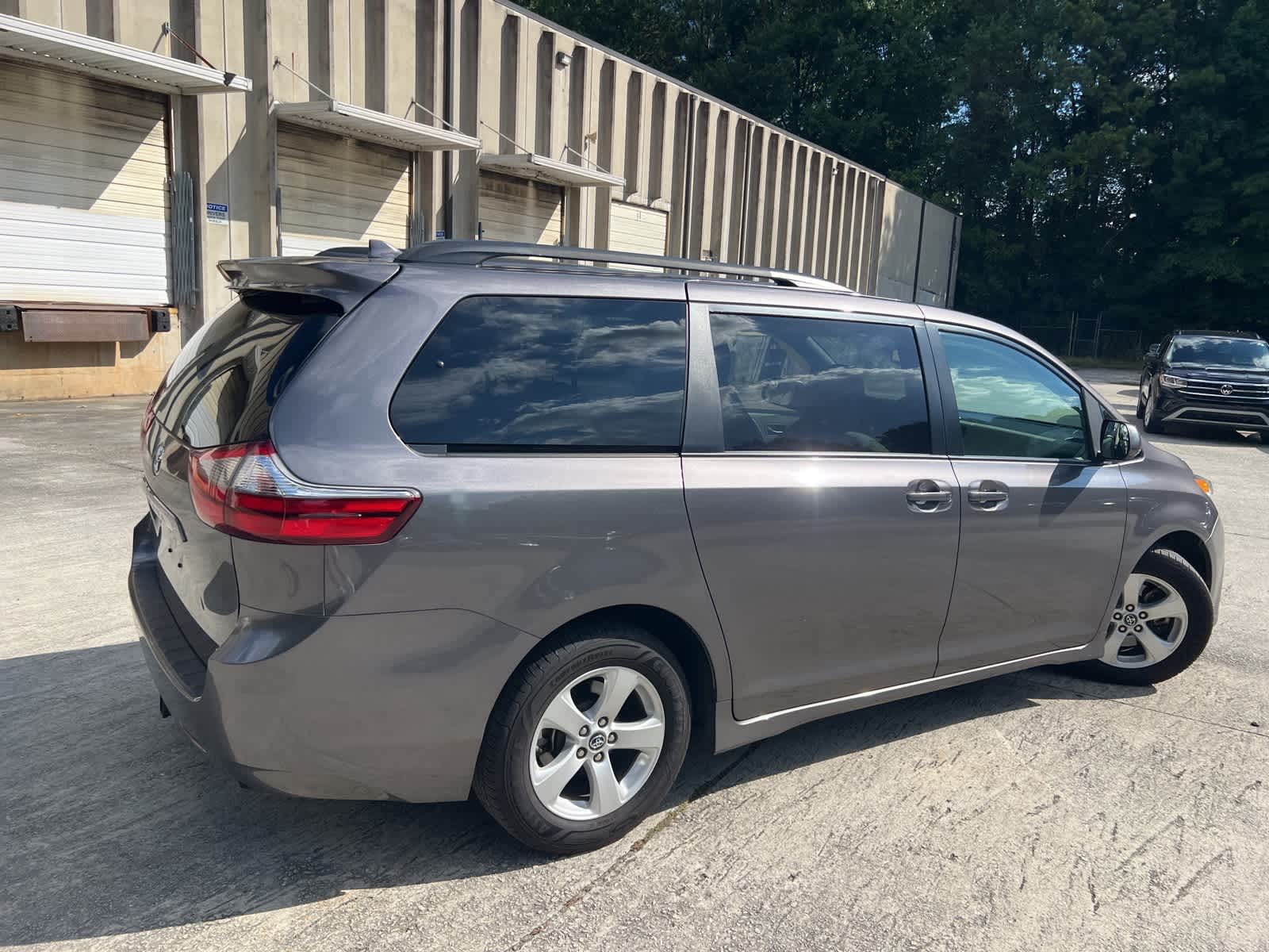 Thumbnail: 2020 Toyota Sienna - 10