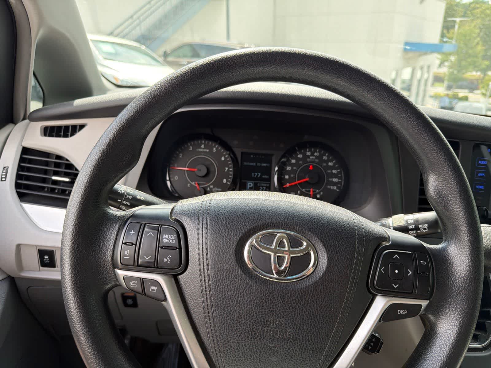 Thumbnail: 2016 Toyota Sienna - 24