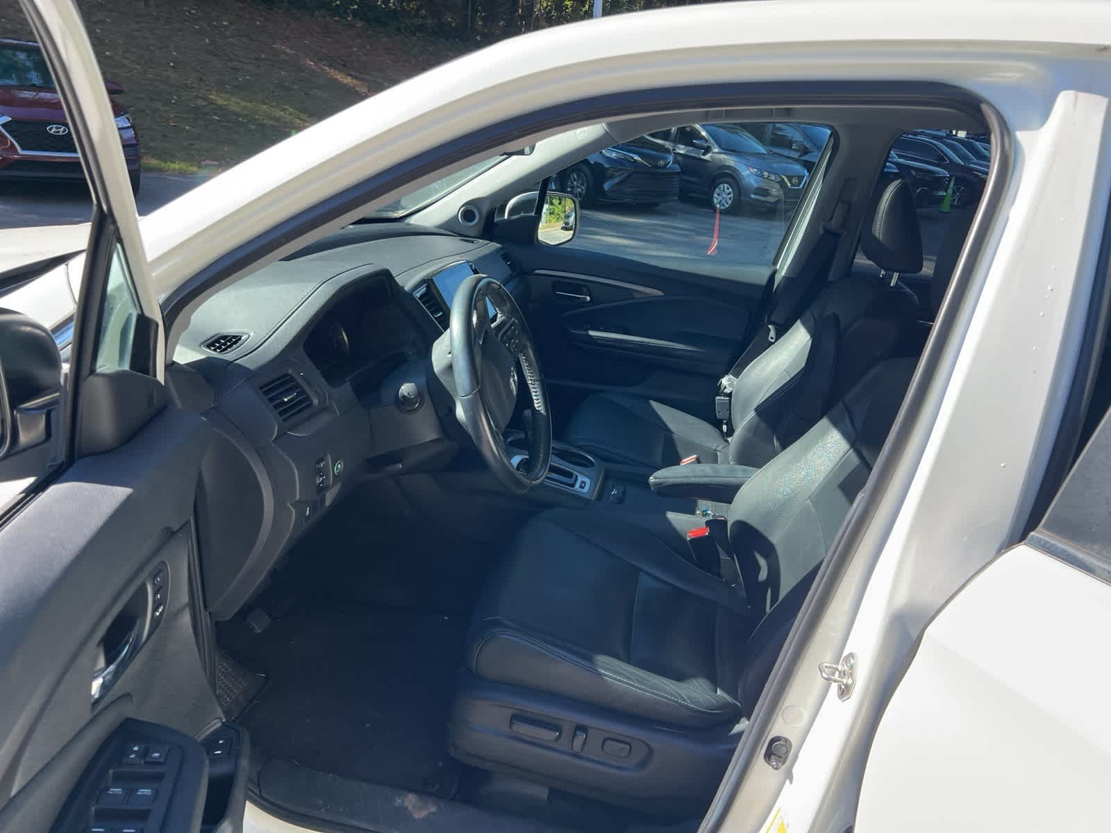 Thumbnail: 2019 Honda Pilot - 16